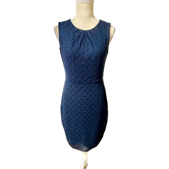 Tahari Navy Lace Overlay Sleeveless Sheath Dress Size 4 - Picture 2 of 10